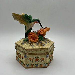2001 Holsted House Hummingbird Music Box